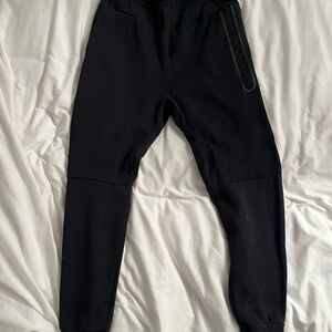 Nike Tech black men’s joggers